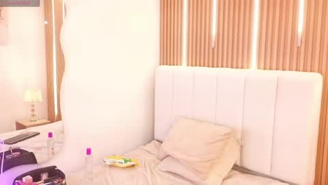 Snapshot of sensual_kim77 chatting on 30, 5, 2026 Sensual Kim77 online show from 30, 5, 2026
