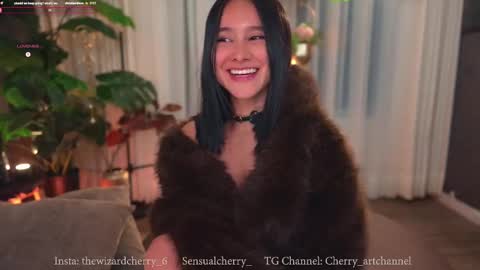 Maria- OF sensual bee online show from 20, 11, 2025