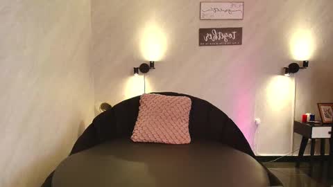Snapshot of seren_bleck chatting on 15, 2, 2025 Seren Follow me online show from 15, 2, 2025