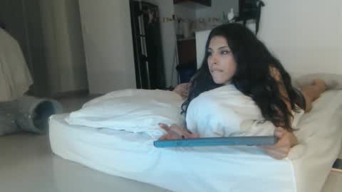 sararoussee online show from 15, 12, 2025