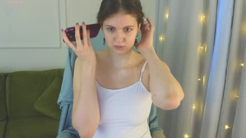 Snapshot of sereta_fin chatting on 20, 12, 2024 Hey Guys and Girls non-binary personalities Im Sereta online show from 20, 12, 2024