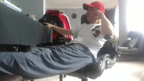 Snapshot of serioyhetero19 chatting on 19, 1, 2025 hetero serio discreto online show from 19, 1, 2025