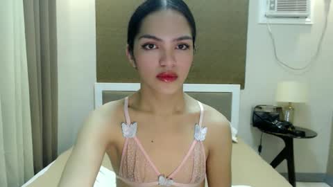 Snapshot of servicedoll18 chatting on 2, 10, 2025 Bella online show from 2, 10, 2025