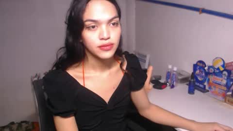 Snapshot of servicedoll18 chatting on 1, 11, 2025 Bella online show from 1, 11, 2025