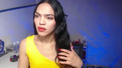 Snapshot of servicedoll18 chatting on 2, 11, 2025 Bella online show from 2, 11, 2025