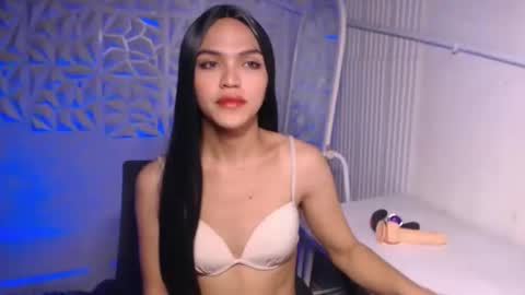 Snapshot of servicedoll18 chatting on 4, 11, 2025 Bella online show from 4, 11, 2025