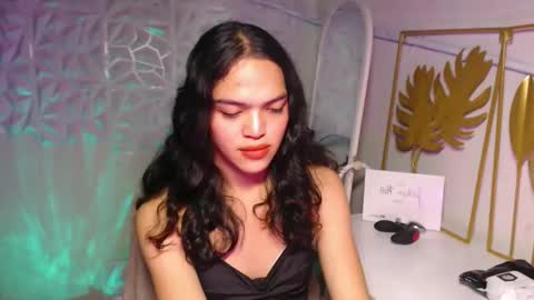 Snapshot of servicedoll18 chatting on 14, 11, 2025 Bella online show from 14, 11, 2025