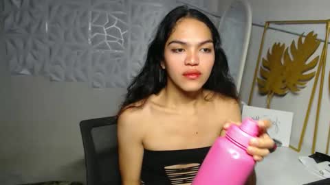 Snapshot of servicedoll18 chatting on 16, 11, 2025 Bella online show from 16, 11, 2025