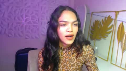 Snapshot of servicedoll18 chatting on 18, 11, 2025 Bella online show from 18, 11, 2025