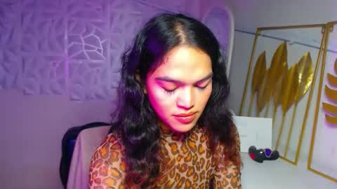 Snapshot of servicedoll18 chatting on 1, 12, 2025 Bella online show from 1, 12, 2025