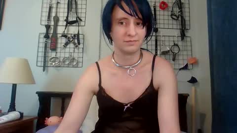 Servile Sarah online show from 14, 4, 2026