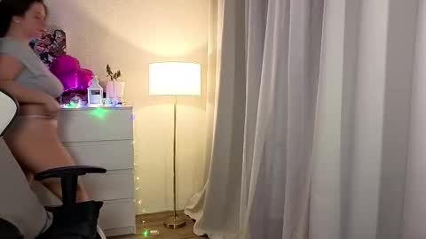 My name is Mia whats yours online show from 18, 12, 2025