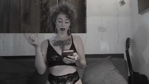 Snapshot of sexnchocolate chatting on 10, 1, 2025 Trixy Rose online show from 10, 1, 2025