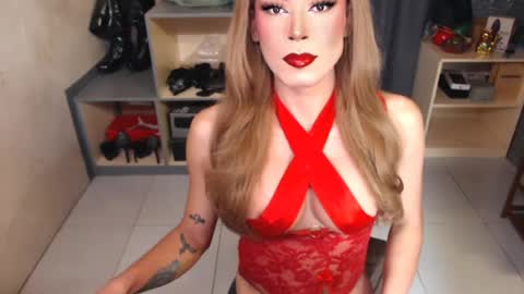 Snapshot of sexqueenjulianna chatting on 3, 7, 2026 Miss J online show from 3, 7, 2026