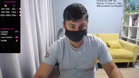 Snapshot of sexxxdickbig chatting on 21, 10, 2025 Tommy online show from 21, 10, 2025