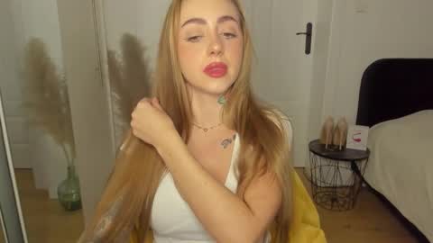 Snapshot of sexy_coralie chatting on 15, 2, 2026 C o r a l i e online show from 15, 2, 2026