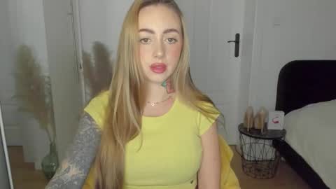 Snapshot of sexy_coralie chatting on 16, 3, 2026 C o r a l i e online show from 16, 3, 2026