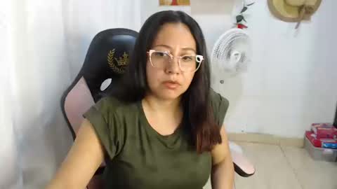 layla violeta gomez online show from 18, 10, 2025