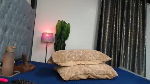 Snapshot of sexy_larisa chatting on 17, 12, 2025 larisa online show from 17, 12, 2025