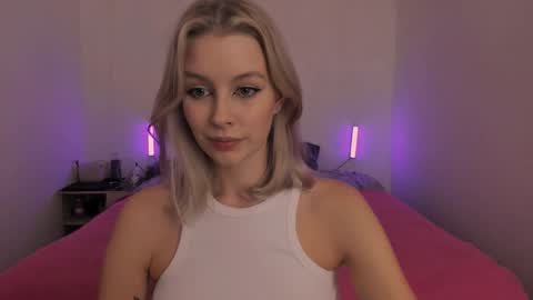 Ellie Mia online show from 4, 12, 2024