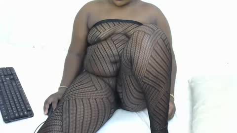 Snapshot of sexy_mummy2 chatting on 14, 11, 2025 lina online show from 14, 11, 2025