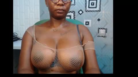 Snapshot of sexy_pearl12 chatting on 9, 1, 2025 zoe online show from 9, 1, 2025