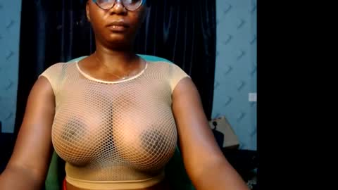 Snapshot of sexy_pearl12 chatting on 28, 1, 2025 zoe online show from 28, 1, 2025
