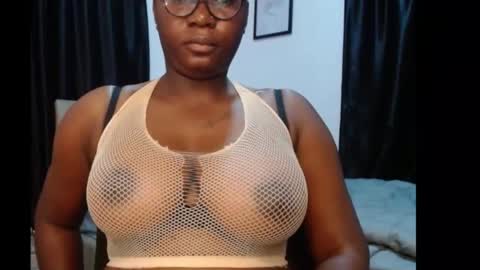 Snapshot of sexy_pearl12 chatting on 15, 6, 2026 zoe online show from 15, 6, 2026