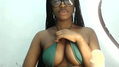 Snapshot of sexy_sinaha chatting on 12, 1, 2025 naomi online show from 12, 1, 2025