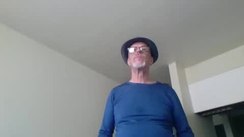 Snapshot of sexy_white_daddy chatting on 5, 3, 2025 Daddy online show from 5, 3, 2025