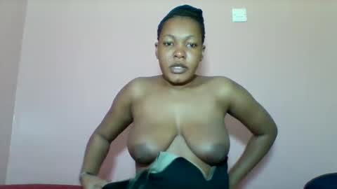 Snapshot of sexyapple2002 chatting on 4, 10, 2025 sexyapple2002 online show from 4, 10, 2025