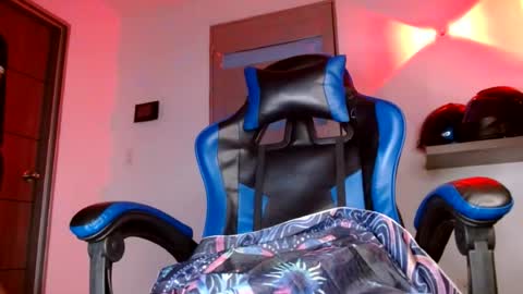 Snapshot of sexyboy_bigclit chatting on 10, 7, 2026 Iker online show from 10, 7, 2026