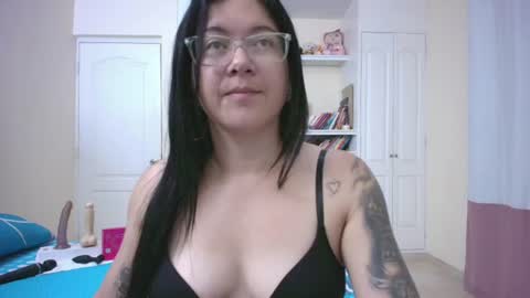 Snapshot of sexyeva_25 chatting on 4, 7, 2026 Eva online show from 4, 7, 2026