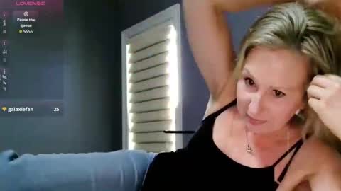 Snapshot of sexyfloridamilf chatting on 7, 5, 2026 LisaisLuscious online show from 7, 5, 2026