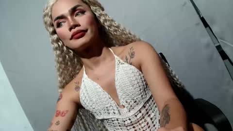 sexyhotbabe18 online show from 23, 3, 2026