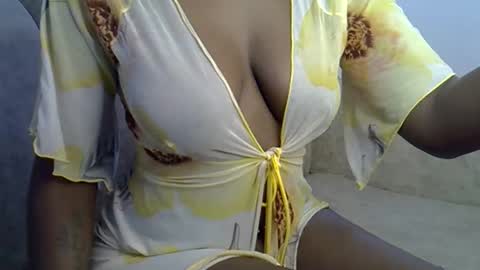 Snapshot of sexyleilah chatting on 7, 11, 2025 sexyleilah online show from 7, 11, 2025