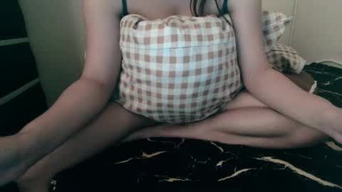 Snapshot of sexylove212002 chatting on 5, 12, 2024 Lily online show from 5, 12, 2024