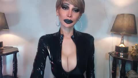 Snapshot of sexylusty2258 chatting on 29, 4, 2026 Queen Sofia online show from 29, 4, 2026