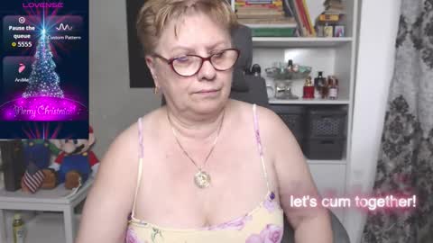 Snapshot of sexylynette4u chatting on 15, 12, 2025 sexylynette4u online show from 15, 12, 2025