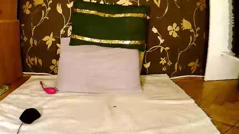 Squirty Maya Gold online show from 12, 11, 2025