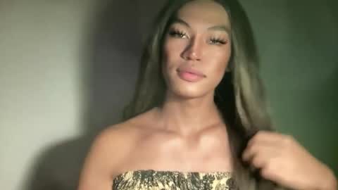 Snapshot of sexynakedweapon chatting on 8, 6, 2026 LIEZEL online show from 8, 6, 2026