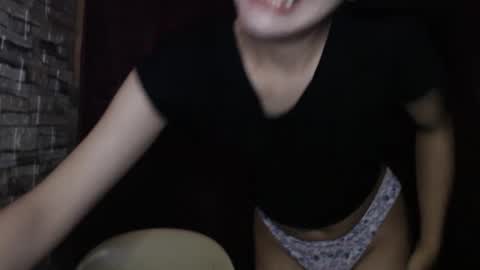 Snapshot of sexynaughtyella_xx chatting on 23, 12, 2024 ella online show from 23, 12, 2024