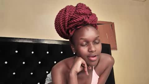 Snapshot of sexynina25 chatting on 28, 9, 2025 nina online show from 28, 9, 2025