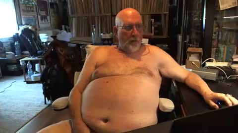 Snapshot of sexyolbear chatting on 25, 5, 2026 Grizz Lee Bear online show from 25, 5, 2026
