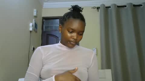 Snapshot of sexypetite_lee chatting on 18, 12, 2024 Lee online show from 18, 12, 2024