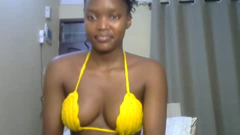 Snapshot of sexypetite_lee chatting on 7, 1, 2025 Lee online show from 7, 1, 2025