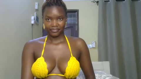 Snapshot of sexypetite_lee chatting on 5, 2, 2025 Lee online show from 5, 2, 2025
