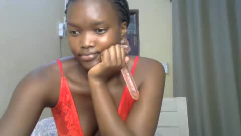 Snapshot of sexypetite_lee chatting on 6, 3, 2025 Lee online show from 6, 3, 2025