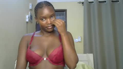 Snapshot of sexypetite_lee chatting on 11, 3, 2025 Lee online show from 11, 3, 2025