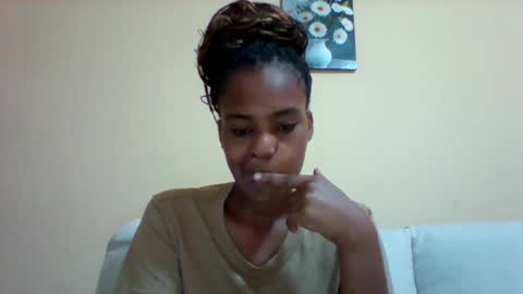 Snapshot of sexyqueen3457132 chatting on 5, 3, 2025 DOVY ACHIENG online show from 5, 3, 2025